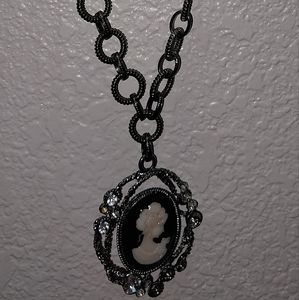 Antique style women profile pendant